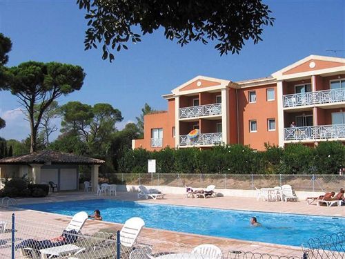 Lagrange Vacances Le Domaine Des Grands Pins Saint-Raphaël Exterior foto